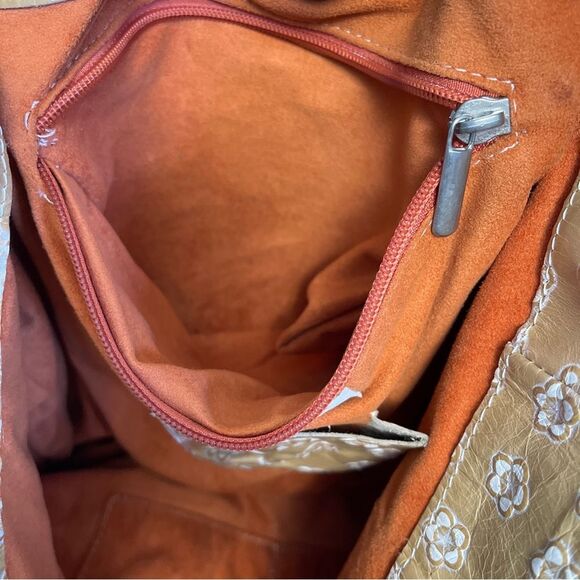 Cavalcanti Leather Tan Embossed Flower Shoulder Handbag Made in Italy - Picture 10 of 11